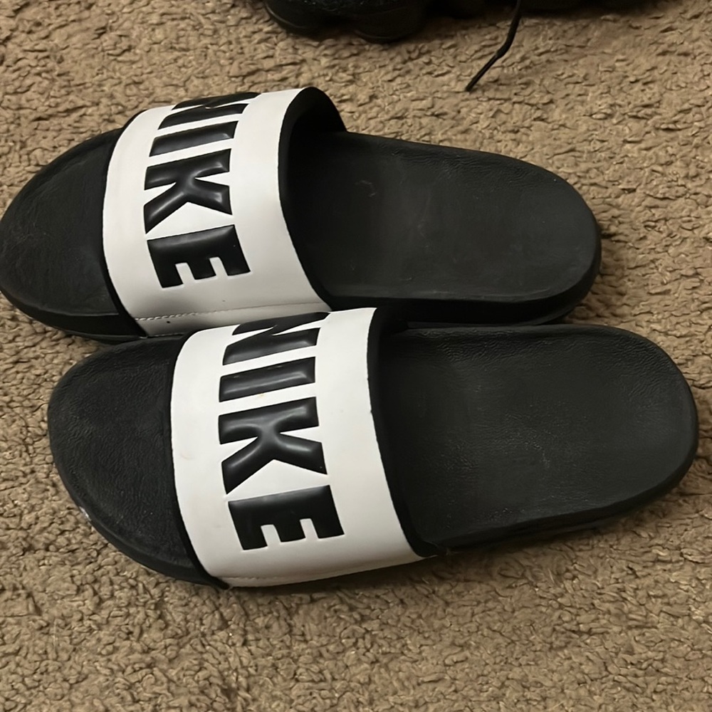 Super comfy puffy Nikes slides